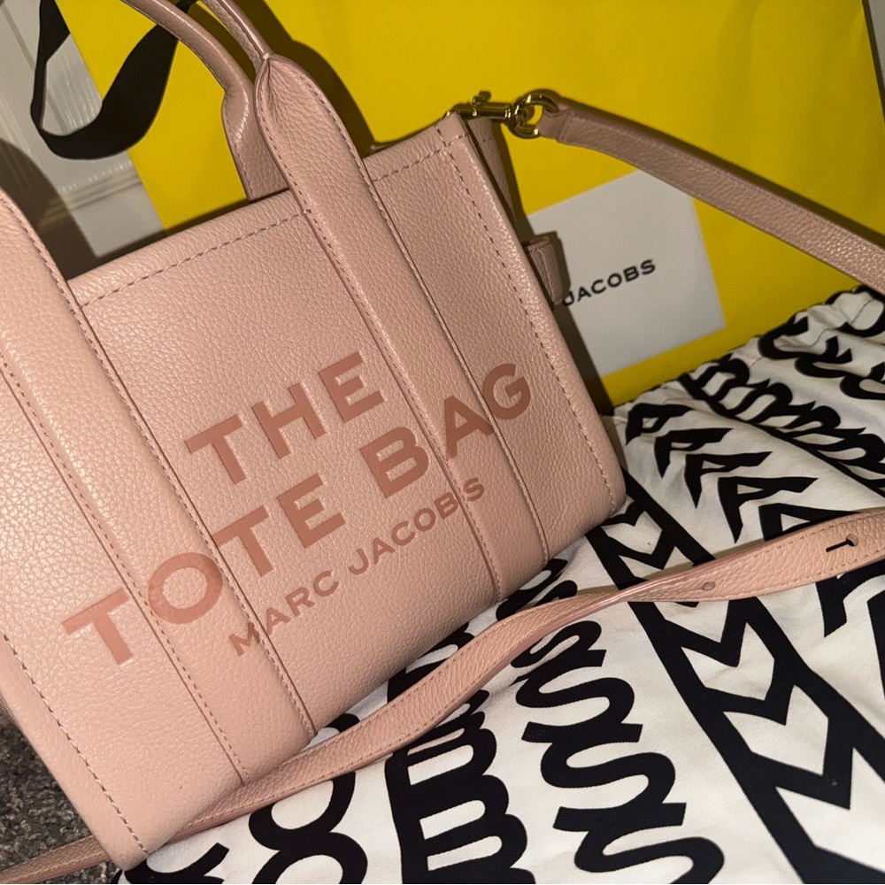 Marc Jacobs Leather Medium Tote Bag in Brown